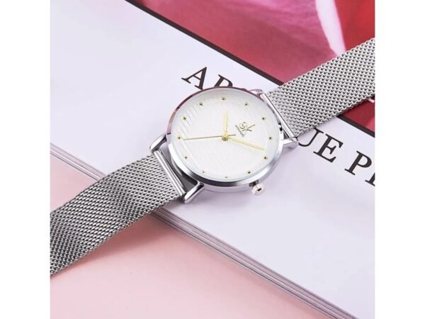 reloj shengke, color plateado dama.